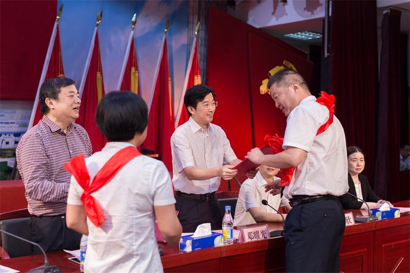 问鼎游戏娱乐平台