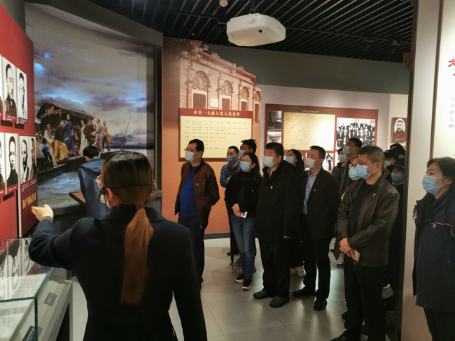 问鼎游戏娱乐平台